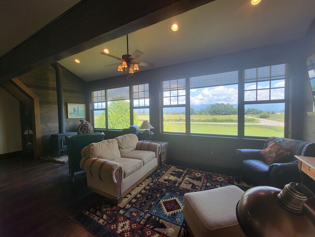 Building Photo - Kalispell Home with stunning mountain views