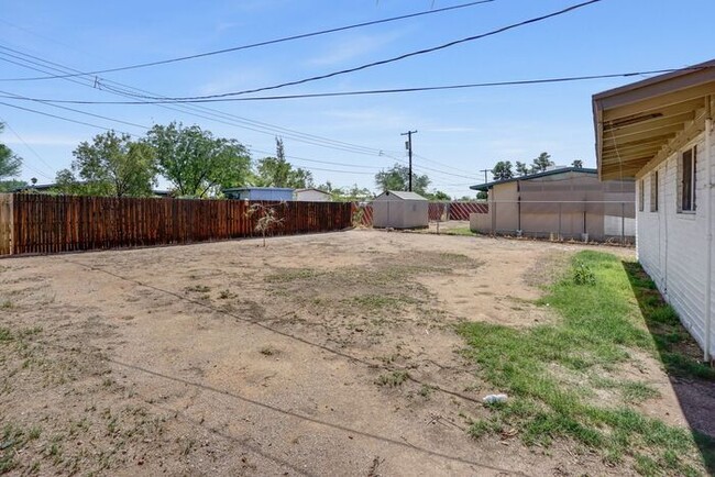 Building Photo - Bright 3-Bedroom Home Near Tucson’s Best A...