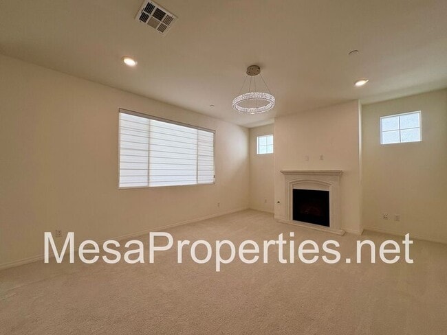 Building Photo - 3244 E Yellowstone Dr