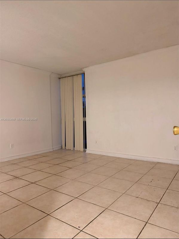 Building Photo - 2075 NE 164th St