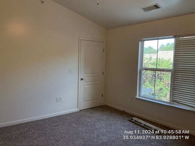 Building Photo - [03914C]