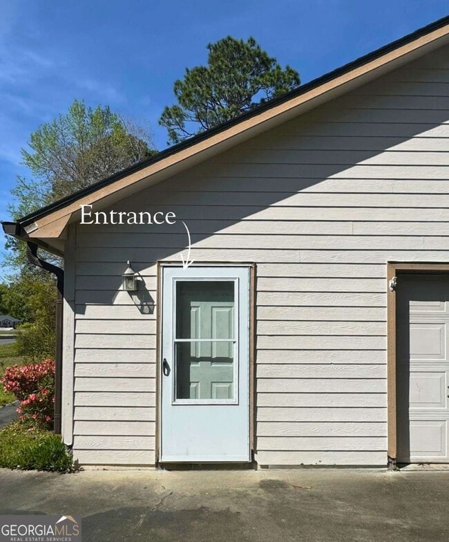 Building Photo - 110 Lake Crest Dr