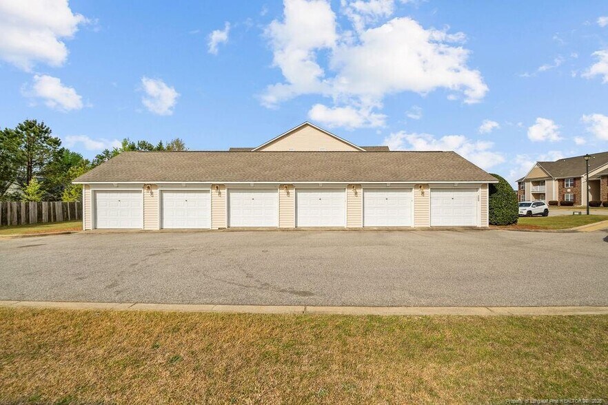 Building Photo - 1329 Kershaw Loop