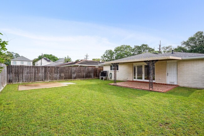 Building Photo - 6752 Fleur De Lis Dr