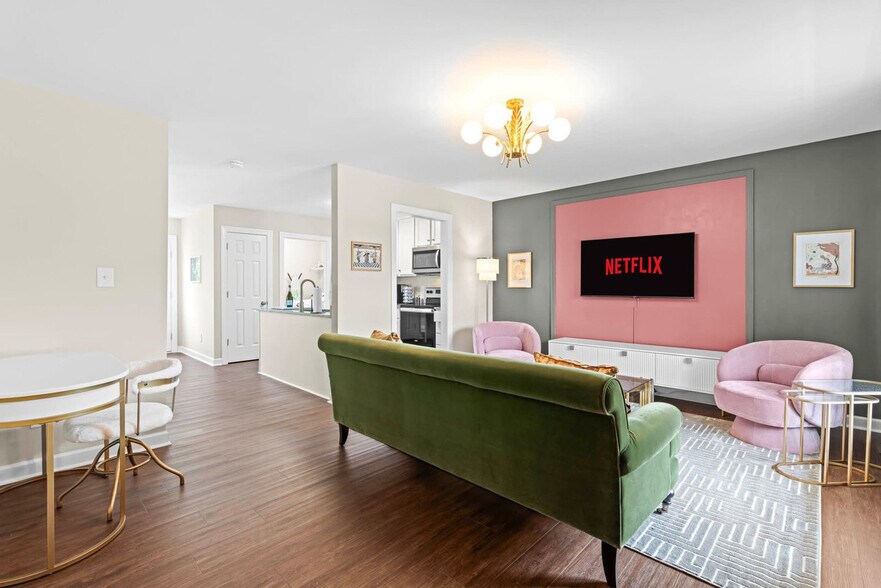 Building Photo - 2400 Hinton St