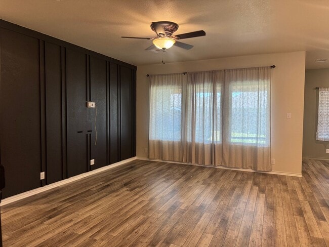 Building Photo - Meridian 4 bedroom 3.5 home ready for move...