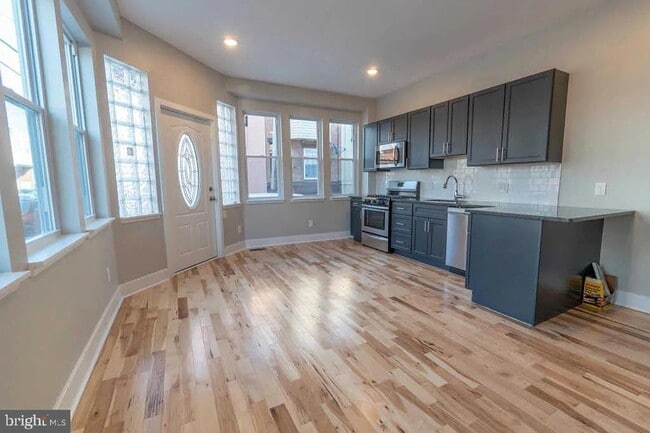 Building Photo - 2000 S Opal St