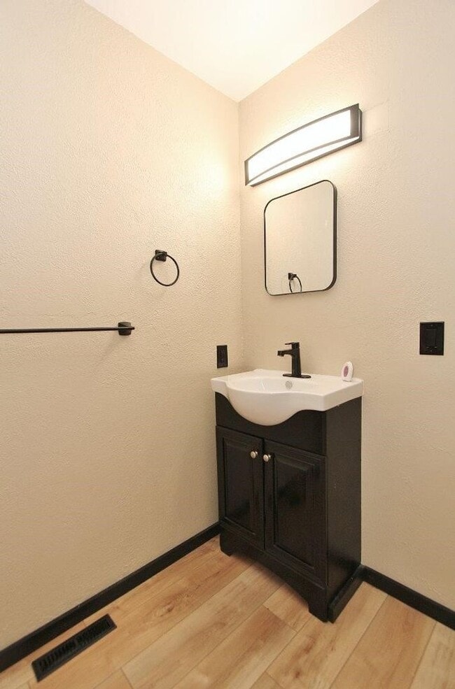 Building Photo - Fantastic Private Oasis in South East Boise!! 6 Month Lease!!