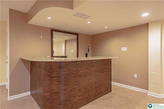 Building Photo - 1753 Pinewind Dr