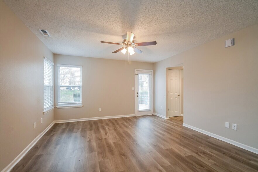 Building Photo - 15341 Ten Point Dr