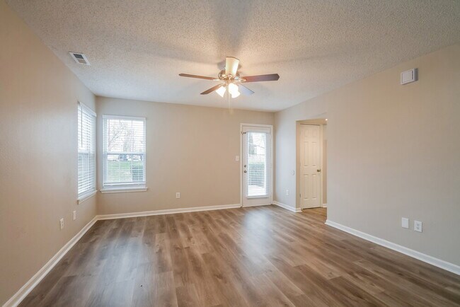 Building Photo - 15341 Ten Point Dr