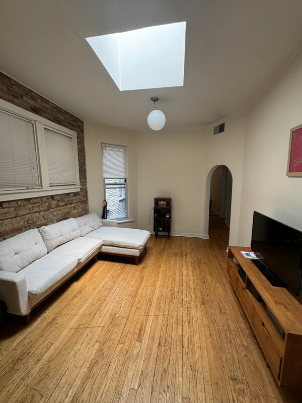 Building Photo - 2057 N Sheffield Ave
