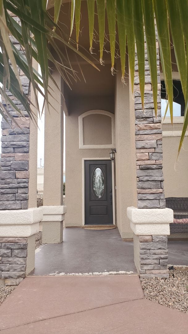 Building Photo - HOME FOR RENT ON THE EASTSIDE