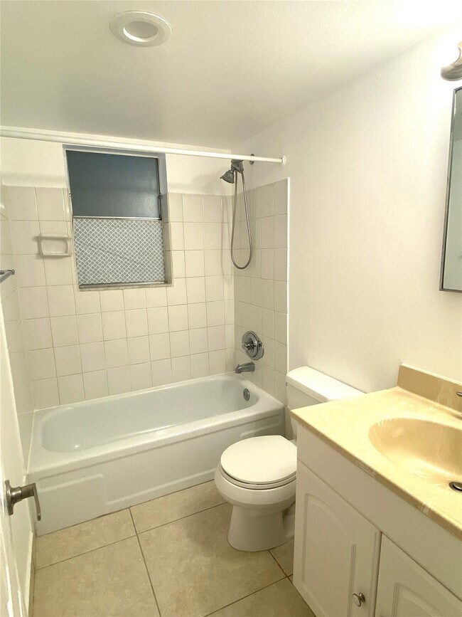 Building Photo - 500 SE 2nd Ave