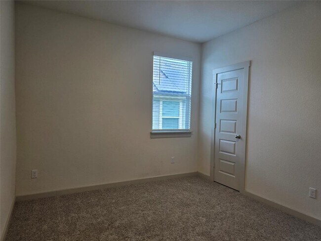 Building Photo - 200 Lavaca River Ln