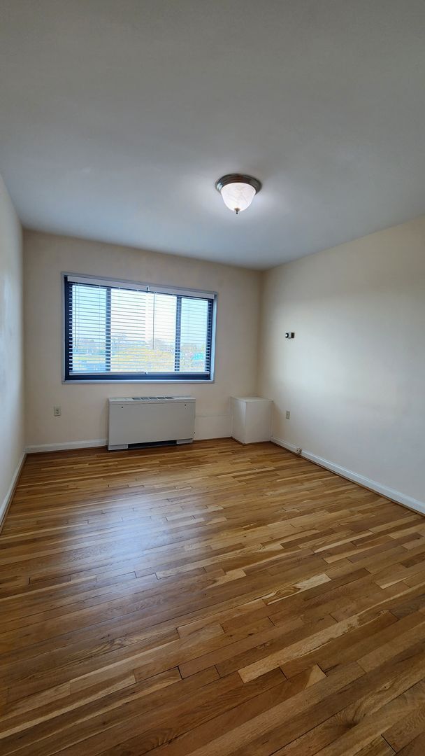 Building Photo - Utilities Included! Parking! Near Pentagon City Metro!