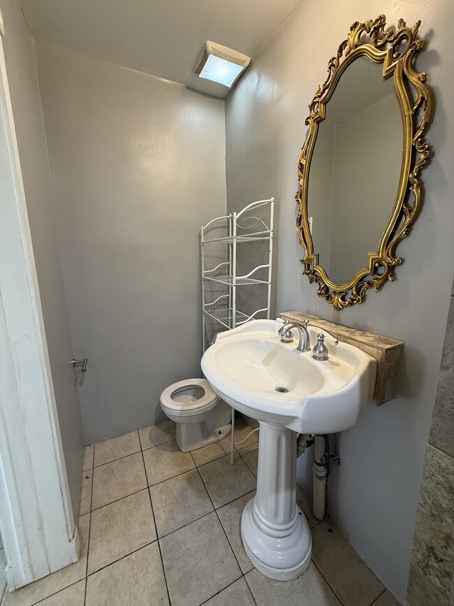 Building Photo - 4410 Trowbridge Dr