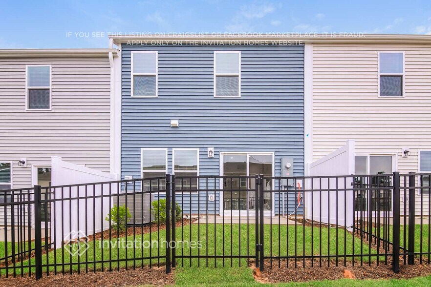 Building Photo - 819 Holiday Pk Ln