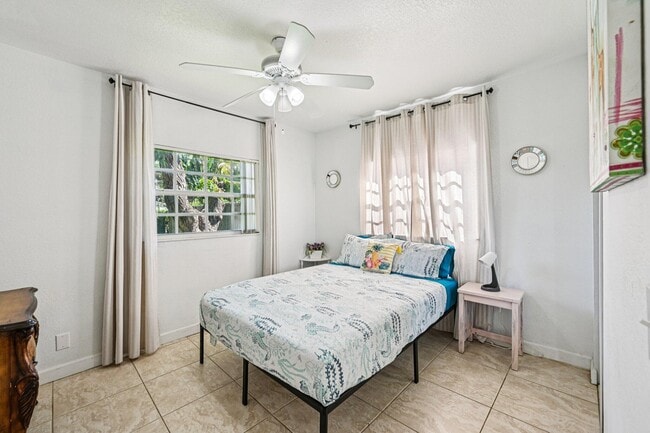 Building Photo - 423 Kern St