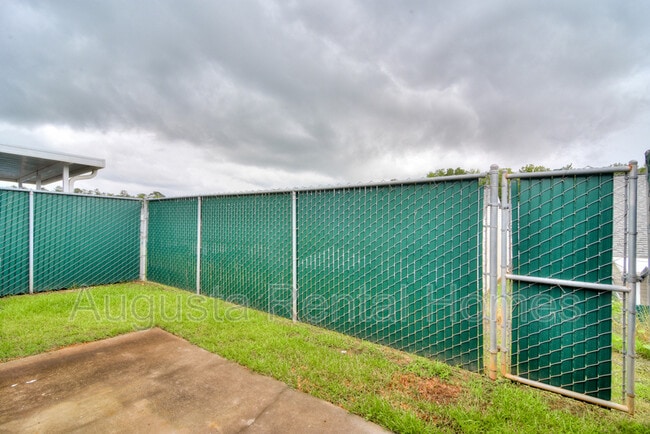 Building Photo - 525 Edgecliff Ln