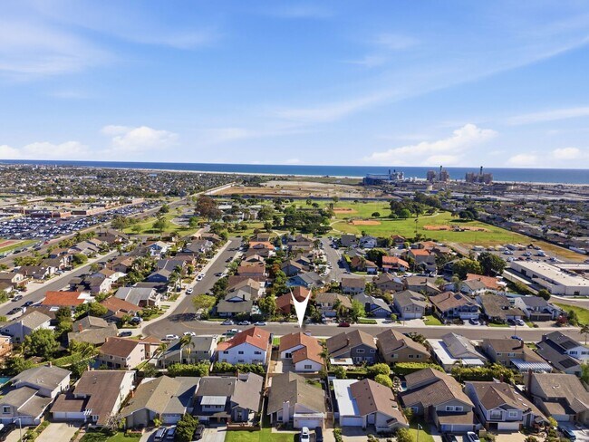 Building Photo - Beautifully Updated Huntington Beach 3 Bedroom / 2 Bathroom Home