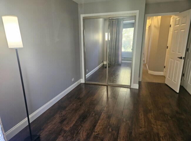 Building Photo - 755 Golf Ln