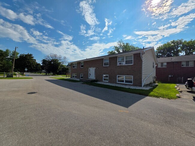 Building Photo - 2096 Imperial Ln
