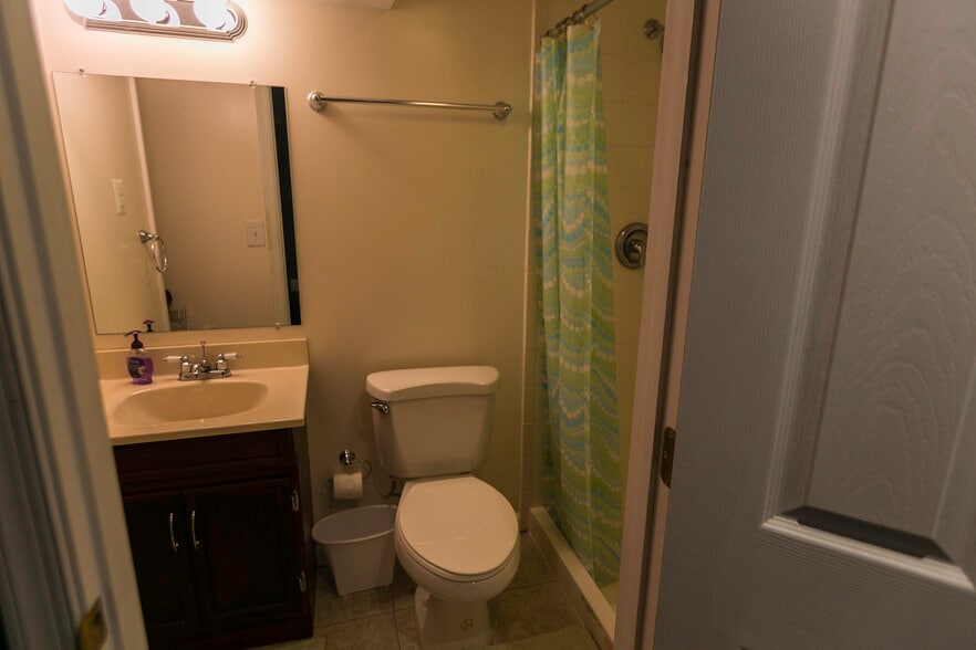 Building Photo - 540 Valleywood Rd