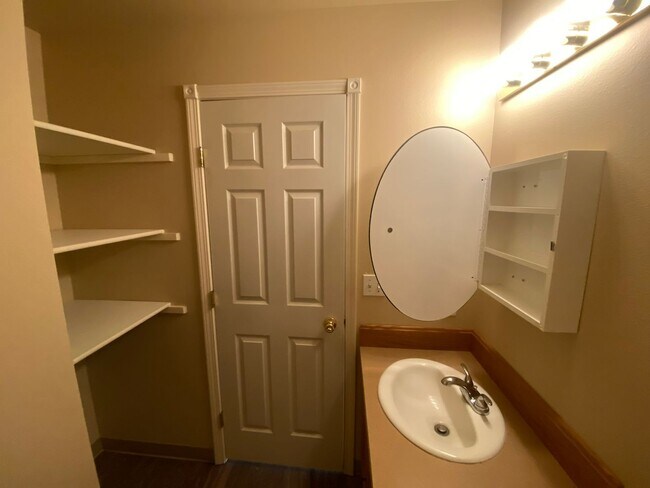 Building Photo - 3 Bedroom 2 Bathroom Home for Rent!