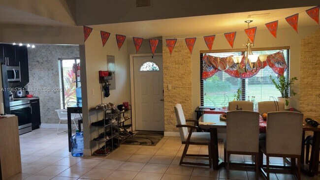 Building Photo - 7509 SW 26th Ct