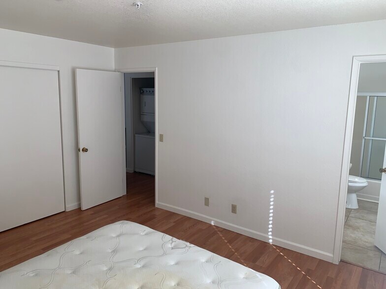 Building Photo - 2008 Mesquite Ln