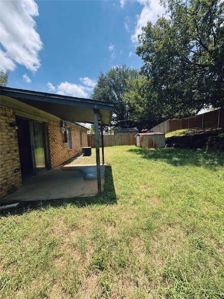 Building Photo - 6226 Big Springs Dr