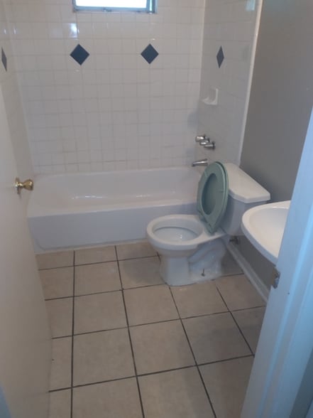 Building Photo - 3701 Sleeper Ave