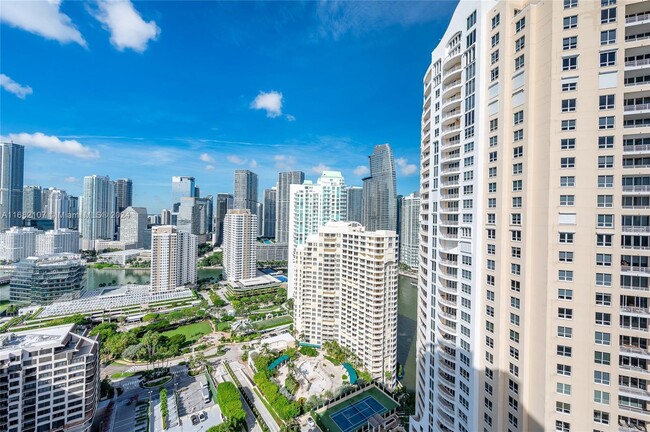 Building Photo - 808 Brickell Key Dr