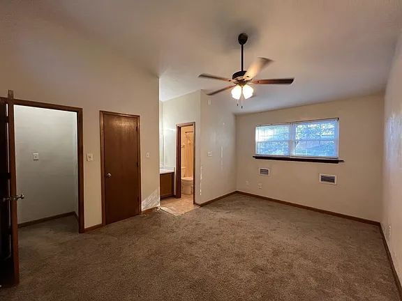 Building Photo - "Charming 2-Bed, 2-Bath Home in Tallahassee's Heart - Cozy 928 Sq Ft Haven!"