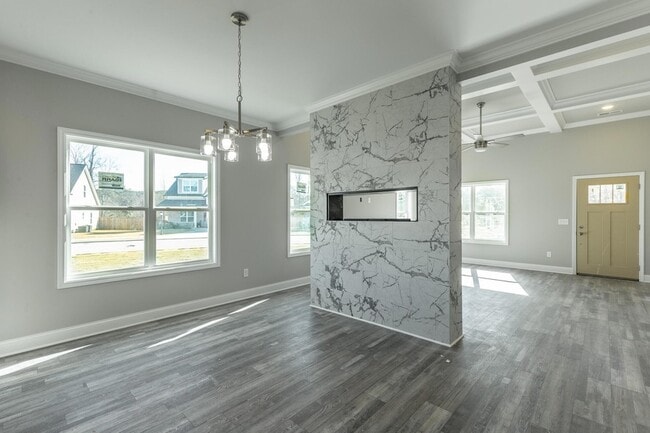 Building Photo - 5085 Oop Rd