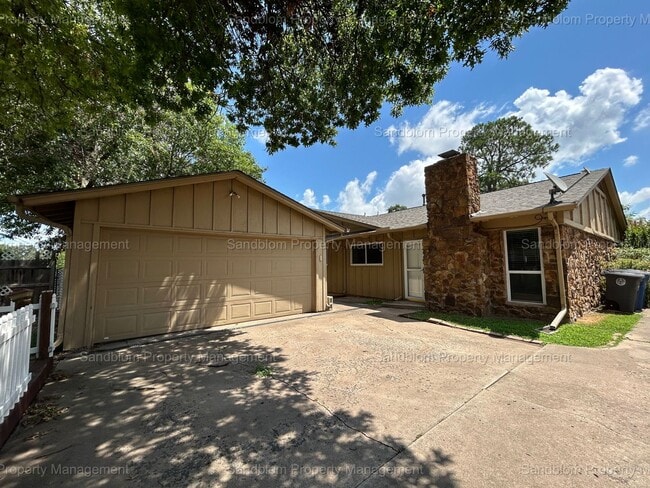Building Photo - For Lease | Midtown Tulsa | Duplex