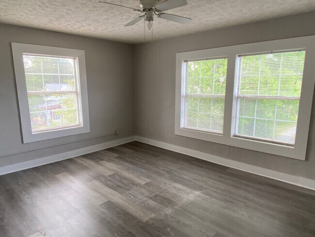 Building Photo - 2 Bedrooms, 1 Bathroom - Centre, AL Apartment