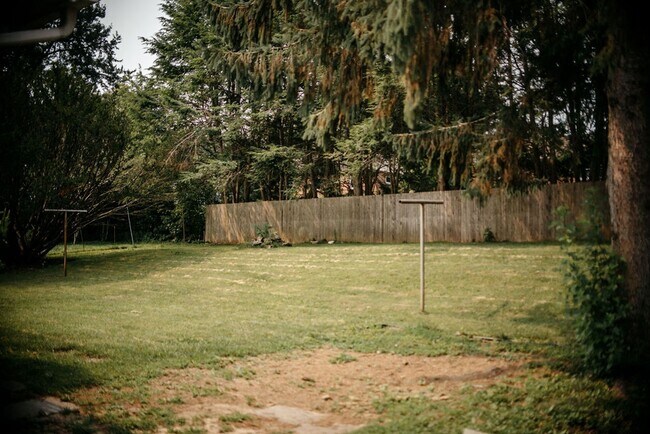 Building Photo - **Classic Living in the Heart of Millersville**