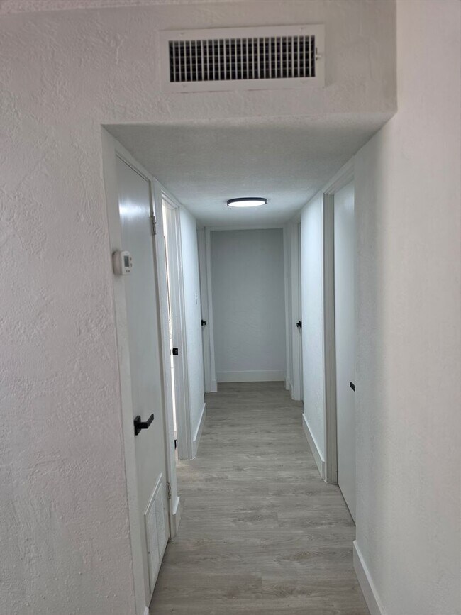 Building Photo - FOR RENT!!! SIMPLY STUNNING AND SPACIUS 3 BED 2 BATH SINGLE FAMILY HOME..