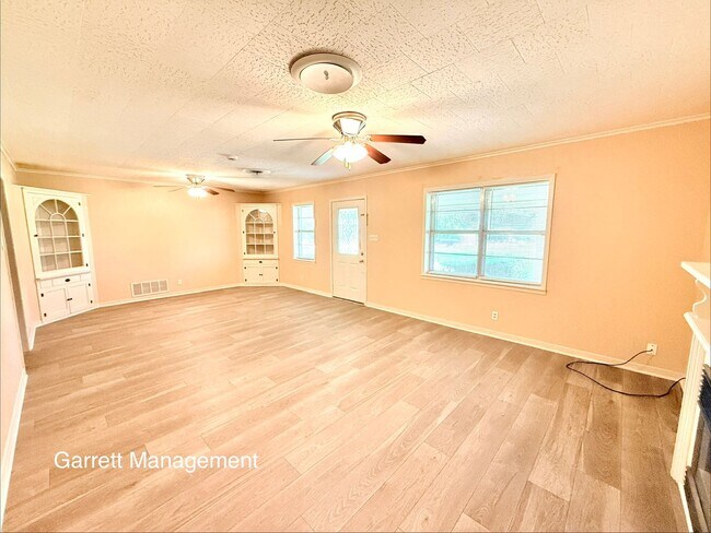 Building Photo - 1074 US-281