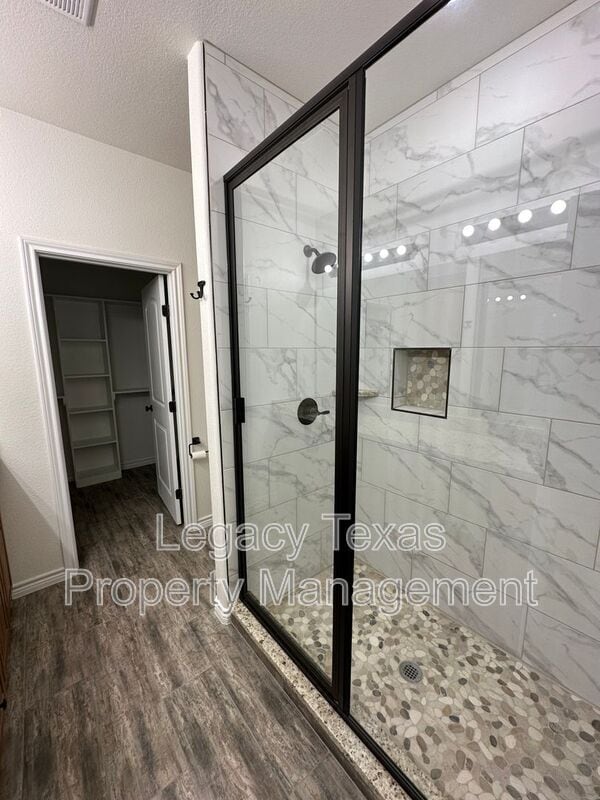 Building Photo - 405 Kaether Ln