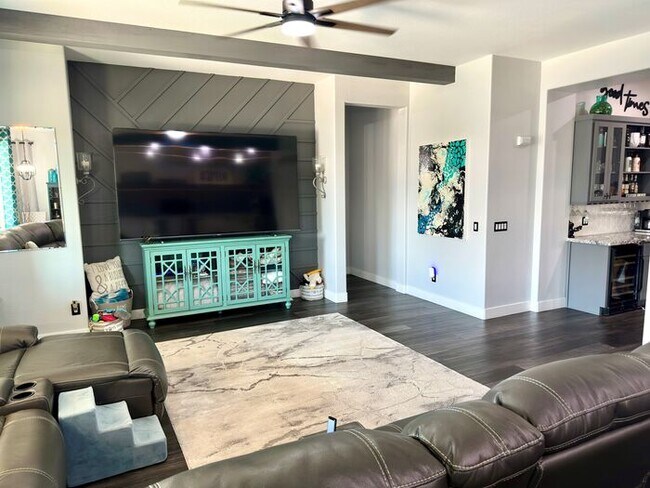 Building Photo - Estrella Mountain Ranch with Resort-style ...