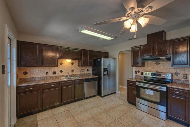 Building Photo - 742 St Lucy Dr