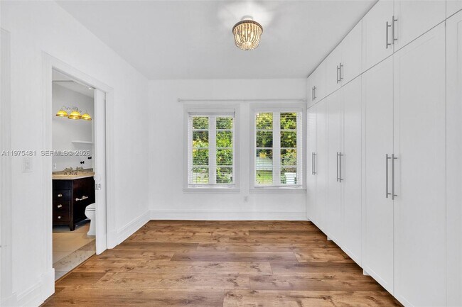 Building Photo - 113 NE 101st St