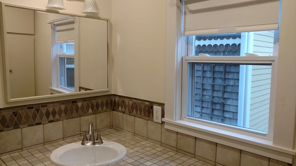 BATH - 40 Chestnut Ave