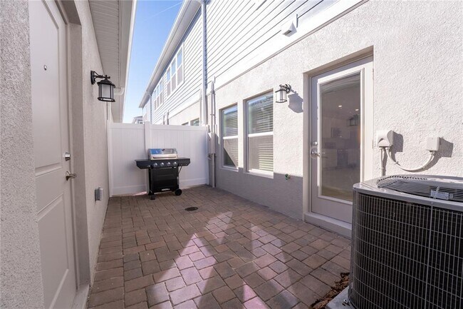 Building Photo - 7029 Rosy Sky Ave