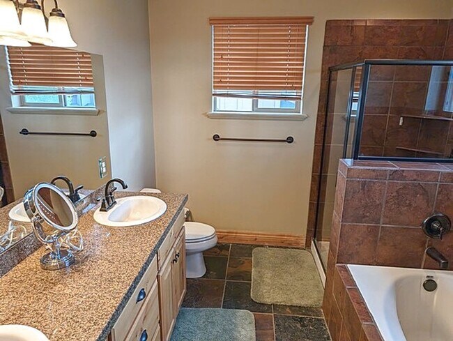 Building Photo - Beautiful Fully Furnished Jordanelle Townhome
