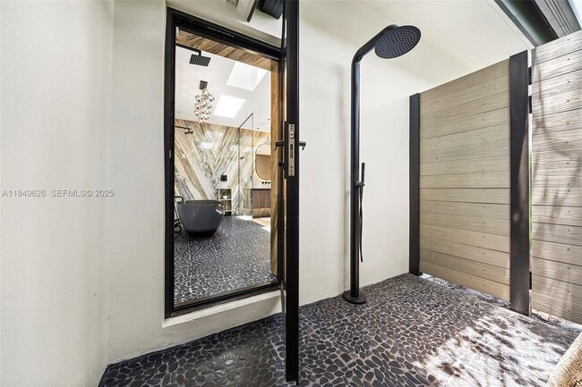 Building Photo - 632 Intracoastal Dr