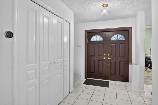 Building Photo - 7690 Solimar Cir